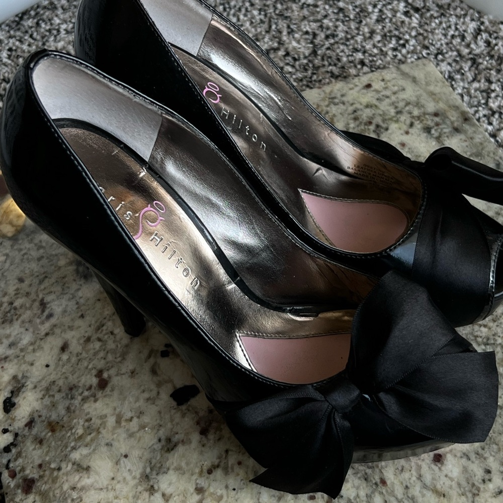 Paris Hilton  Elegant Black Heels with Bow